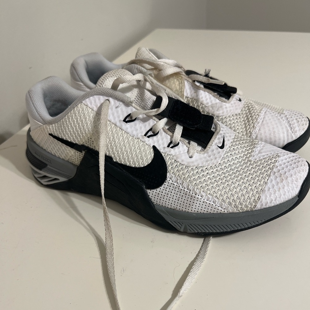 Metcon shoes black & white